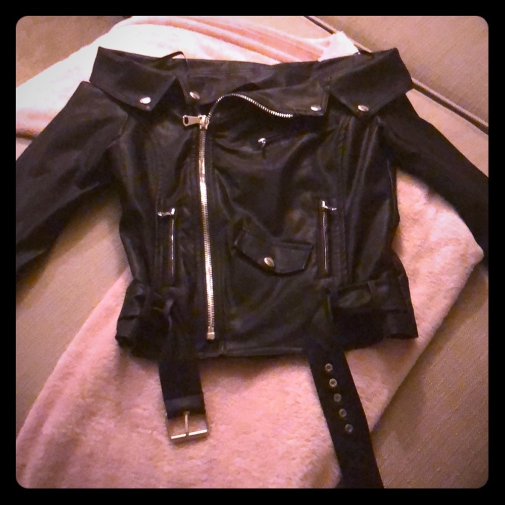 Off The Shoulder Moto Jacket (Black)